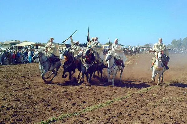 Maroko | Fantasia to tradycyjny, zapierający dech w piersiach spektakl