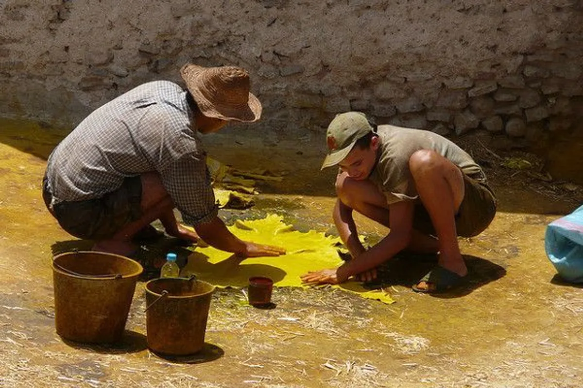 Maroko | Podczas farbowania skór nie używa się żadnych środków chemicznych