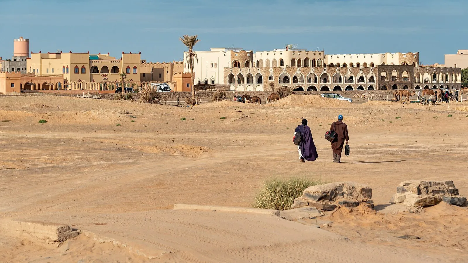 Maroko | Wioska Hassilabied na skraju wydm Erg Chebbi