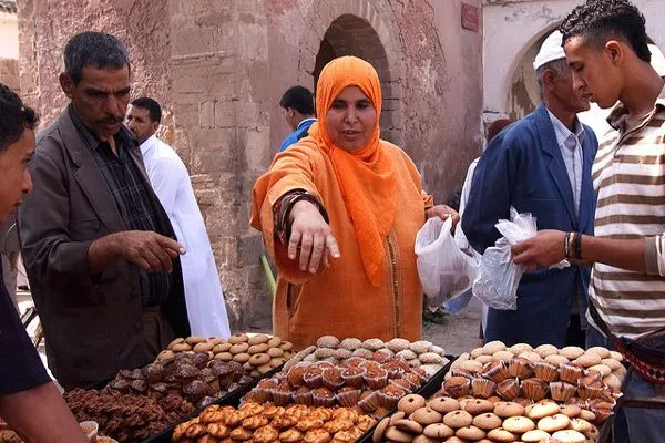 Maroko | Hidżab jest dodatkiem do stroju, bardzo często wykonanym z tego samego materiału co dżelaba