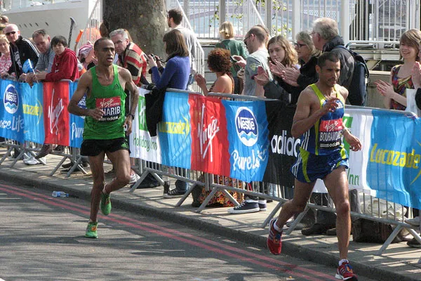 Maroko | Marokański lekkoatleta i wicemistrz olimpijski z 2008 (Pekin) - Jaouad Gharib (pierwszy z lewej) Maroko | Marokański lekkoatleta i wicemistrz olimpijski z 2008 (Pekin) - Jaouad Gharib (pierwszy z lewej)