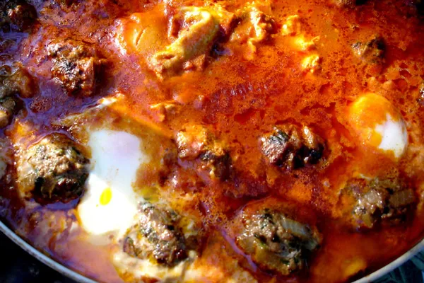 Maroko | Aromatyczna potrawka z jagnięciny i jajek Maroko | Aromatyczna potrawka z jagnięciny i jajek