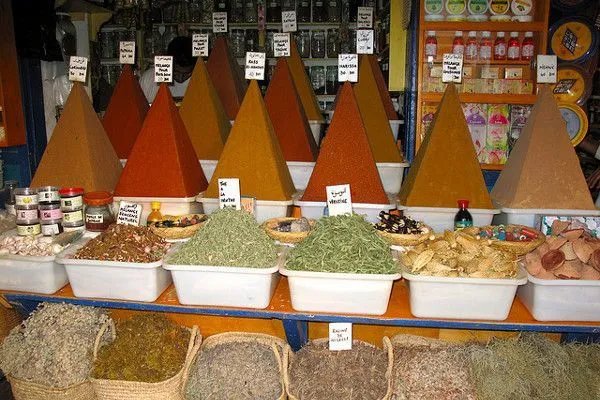 Maroko | Stoisko z aromatycznymi przyprawami