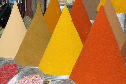 Maroko | Góry (i to dosłownie) przypraw na bazarze w Marrakeszu