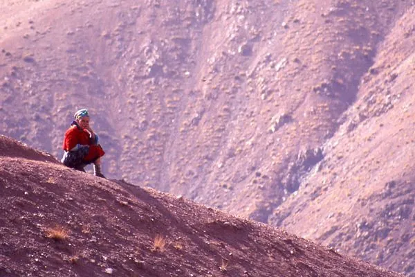 Maroko | Berberyjska kobieta wśród zboczy Atlasu