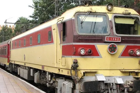 Maroko | Pociąg do Fezu, czekający na dworcu kolejowym w Rabacie