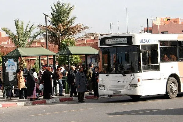 Maroko | Przystanek autobusowy w Marrakeszu