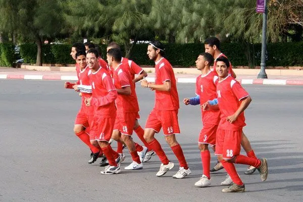 Maroko | Drużyna piłkarska na ulicach Marrakeszu