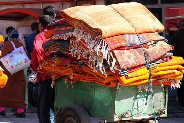 Maroko | Transport dywanów w Marrakeszu