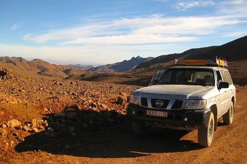 Maroko | Podróżowanie po Maroku własnym lub wynajętym samochodem jest dużym ułatwieniem, złaszcza w czasie Ramadanu, kiedy bardzo trudno jest kupić bilet na autobus czy pociąg