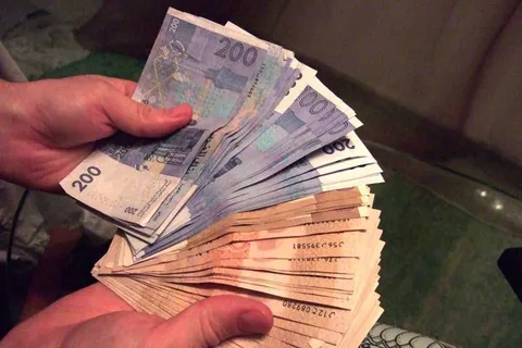 Maroko | Dirham to podstawowa waluta używana od 1960r. w Maroku i Saharze Zachodniej. Jeden dirham dzieli się na sto centymów