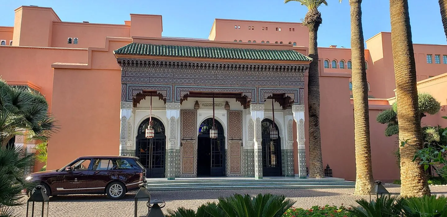 Maroko | Wejście do hotelu La Mamounia w Marrakeszu