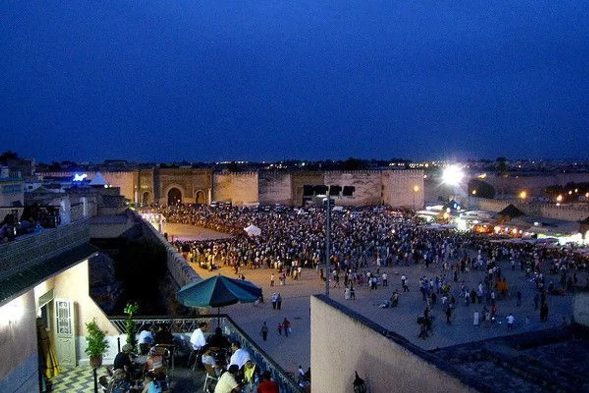 Maroko | Meknes po zachodzie słońca