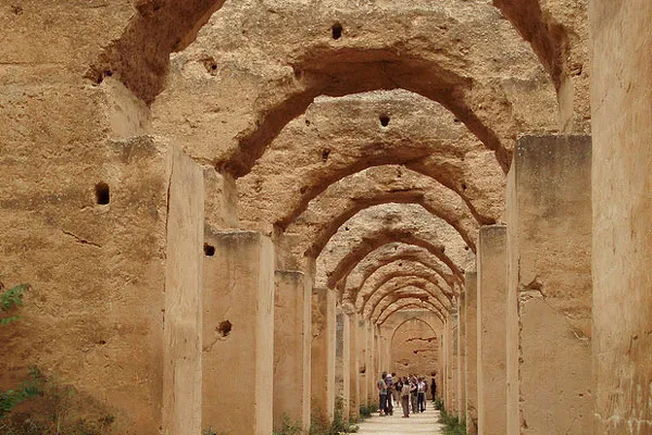 Maroko | O rozmachu sułtańskich budowli świadczą także ogrody królewskie, potężne spichlerze oraz stajnie na 12 tysięcy koni Maroko | O rozmachu sułtańskich budowli świadczą także ogrody królewskie, potężne spichlerze oraz stajnie na 12 tysięcy koni