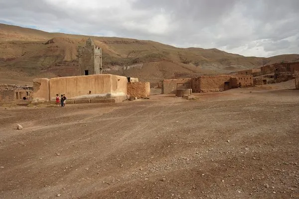 Maroko | Z Midelt pochodzi większość kamieni i skamieniałości, które widzi się na targach w całym Maroku