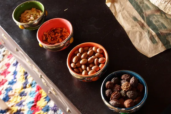 Maroko | Owoce arganowca po wysuszeniu i rozłupaniu Maroko | Owoce arganowca po wysuszeniu i rozłupaniu