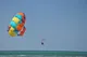 Parasailing | Ten ekscytujący ziemno-morsko-powietrzny sport jest popularny na całym świecie