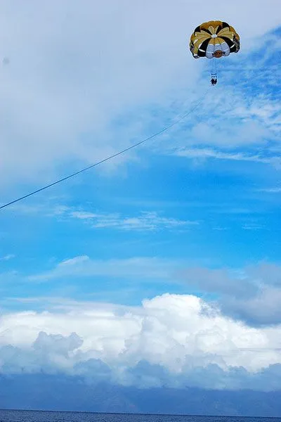 Parasailing | Lot można odbyć samemu lub w tandemie z instruktorem