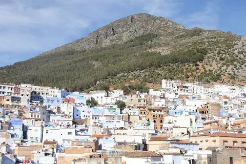 Maroko | Urocza miejscowość Chechaouen (Szafszawan) położona w dolinie Gór Rif