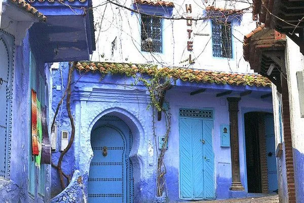 Maroko | Niebieski hotel w Chechaouen