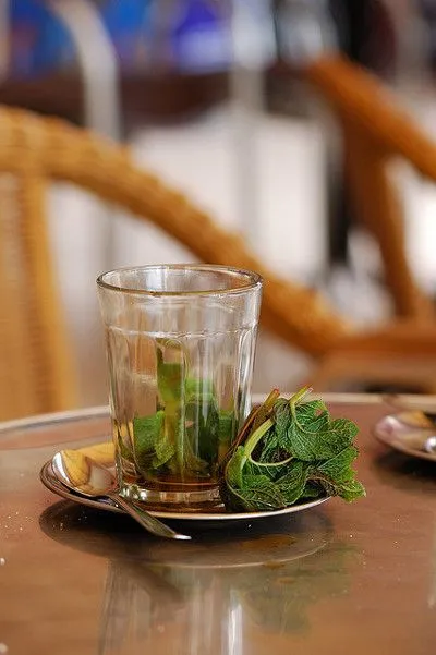 Maroko | Marokańczycy uwielbiają pić herbatę miętową