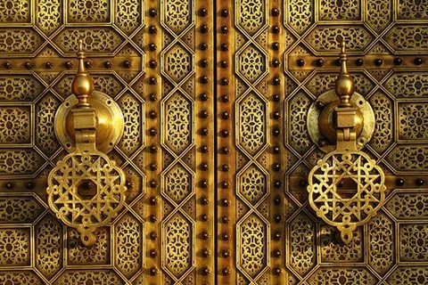 Maroko - Rabat | Kunsztownie zdobione drzwi islamskich budowli