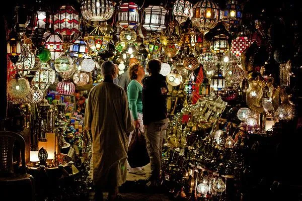 Maroko | Stoisko z lampami na suku
