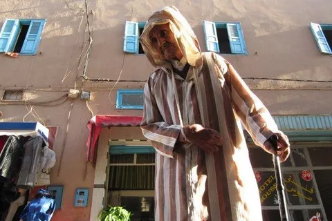 Maroko | Bardzo wielu marokańczyków nosi dżellabę