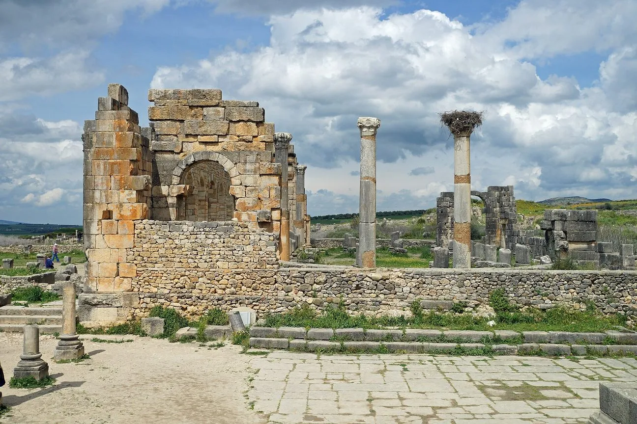 Archeologia Maroka | Ruiny bazyliki w Volubilis