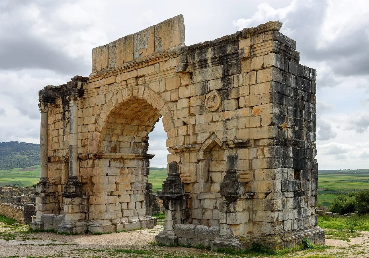 Maroko | Łuk triumfalny Karakalli w Volubilis