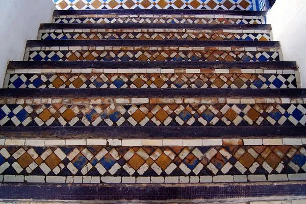 Maroko | Zellidż - małe płytki terakoty, pomalowane i pokryte szkliwem